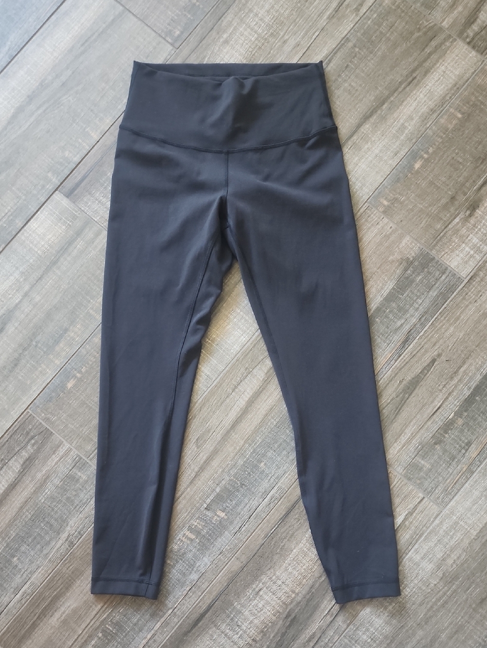 Lululemon Wunder Train 25" size 8 Black leggings